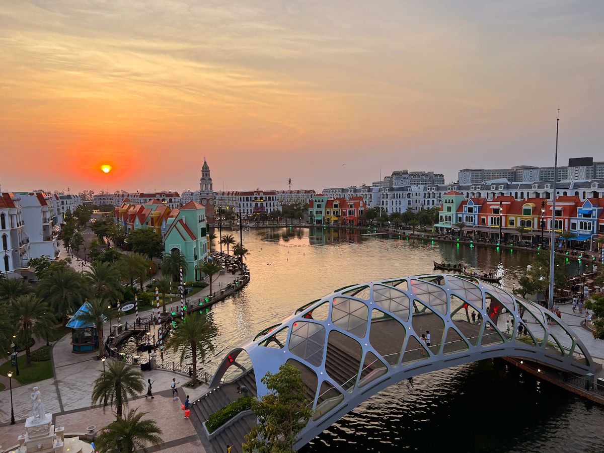Vin wonders exterior in Ganh Dau